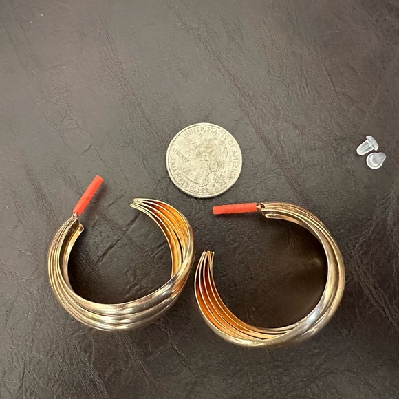 Set of two swirl earrings, gold, and silver - Picture 11 of 14